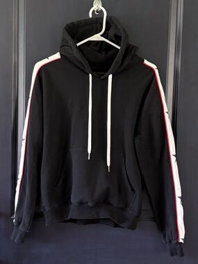 ELLANDEMM Star Black Hooded Pocket Sweatshirt Medium